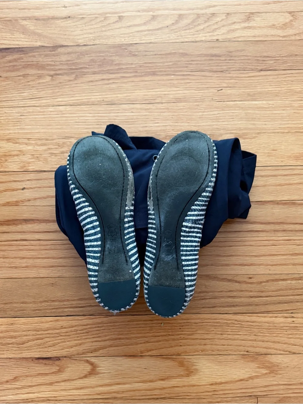 TORY BURCH leather navy blue & Caroline white stripe ballet flat, 9